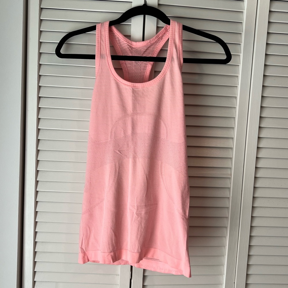 Lululemon swiftly tech racerback tank top in size 4. Excellent condition